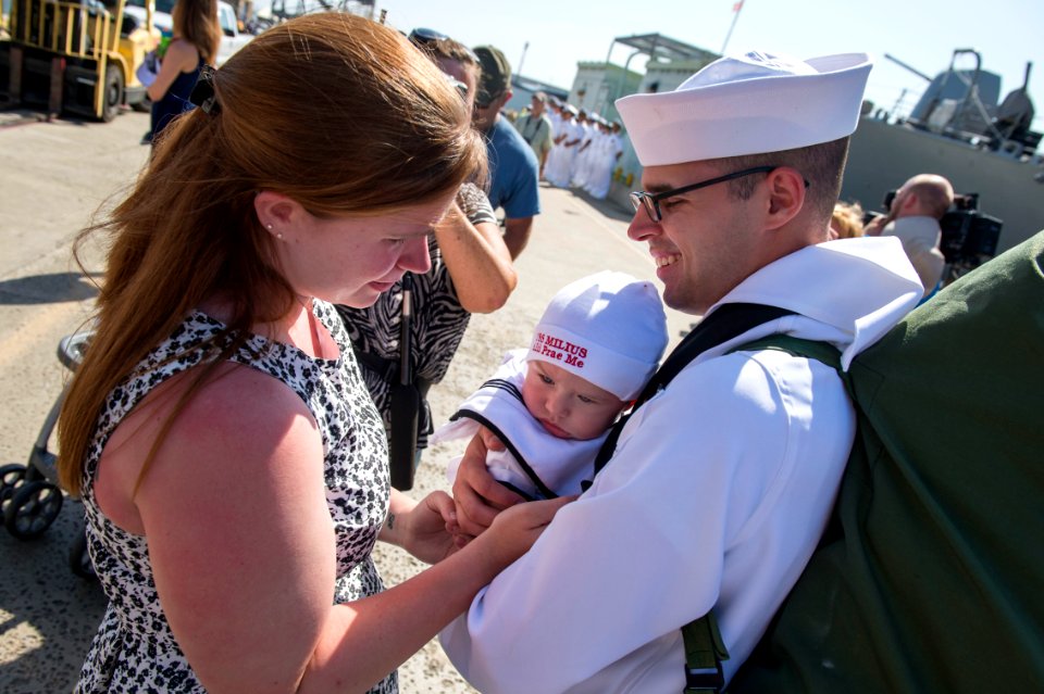 A Sailor meets his son for the first time. (18991076968)