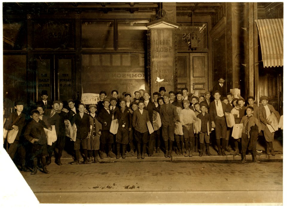 A scene at Newspaper Row, Sunday, 5 A.M. Boston 1915 Exhibit. Oct. 1909. L.W.H. LOC cph.3b21346