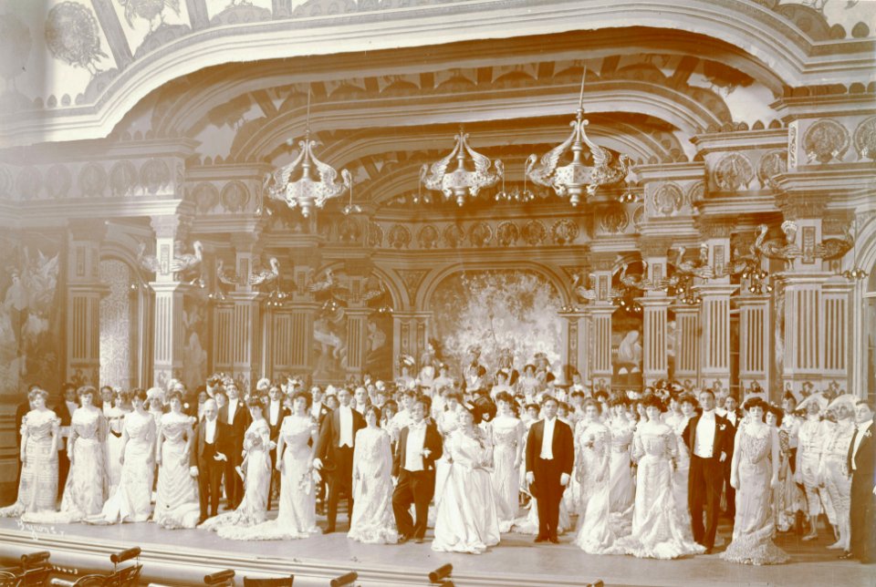 A scene from The Silver Slipper (SAYRE 12190)