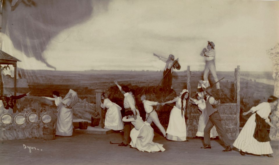 A scene from The Wizard of Oz (SAYRE 11920)