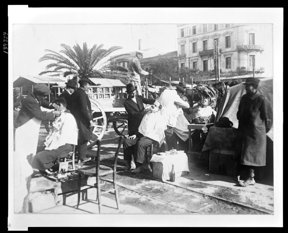 A section of barber's row Enterprising refugees among the hundreds of thousands of Greeks and Armenians who fled from Asia Minor to Greece have set up stools, boxes, chairs and everything LCCN2010650525