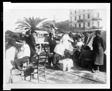 A section of barber's row Enterprising refugees among the hundreds of thousands of Greeks and Armenians who fled from Asia Minor to Greece have set up stools, boxes, chairs and everything LCCN2010650525