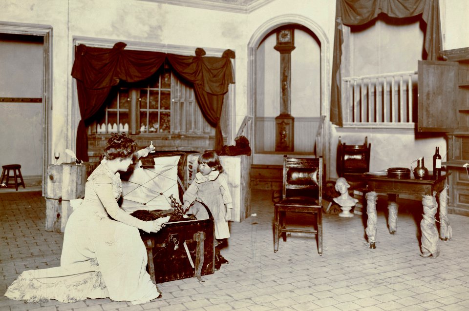 A scene from Act IV of Sapho (SAYRE 12010)