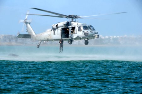 A Spanish marine casts out of a U.S. Navy SH-60S Sea Hawk helicopter. (16764710362)