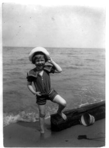 A summer child LCCN2002710125