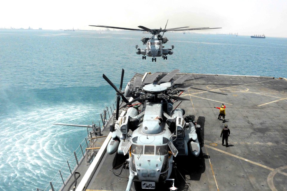 A Super Stallion takes off from USS San Antonio. (8693524564)