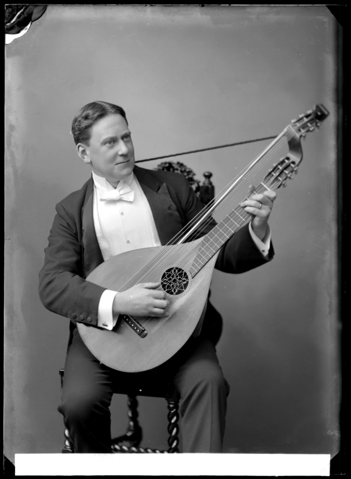 Albin Lindahl, actor and singer, undated portrait - SMV - GL067