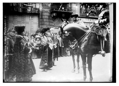 Aldermen Challenge King's Pursuivant at Temple Bar, London LCCN2014688282
