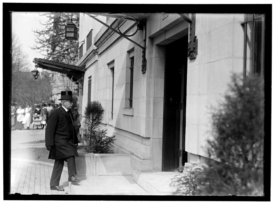 ALDUNATE, SANTIAGO. AMBASSADOR FROM CHILE. FUNERAL LANSING, ROBERT, SECRETARY OF STATE, 1915-1920 LCCN2016869055