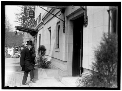 ALDUNATE, SANTIAGO. AMBASSADOR FROM CHILE. FUNERAL LANSING, ROBERT, SECRETARY OF STATE, 1915-1920 LCCN2016869055