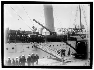 ALDUNATE, SANTIAGO, AMBASSADOR FROM CHILE. AFTER FUNERAL, TAKING BODY TO NAVY YARD AND PLACING ON SHIP. PALLBEARERS AT FUNERAL IN GROUP ARE SEC. LANSING, REPS. HOOD AND GOODWIN, AND SEN. LCCN2016869244