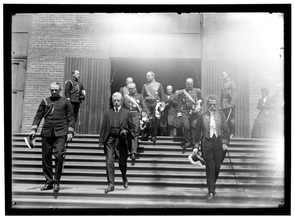 ALDUNATE, SANTIAGO. AMBASSADOR FROM CHILE. FUNERAL. POMERENE, ATLEE, SENATOR FROM OHIO, 1911-1923; LANSING, ROBERT, SECRETARY OF STATE, 1915-1920 LCCN2016869048