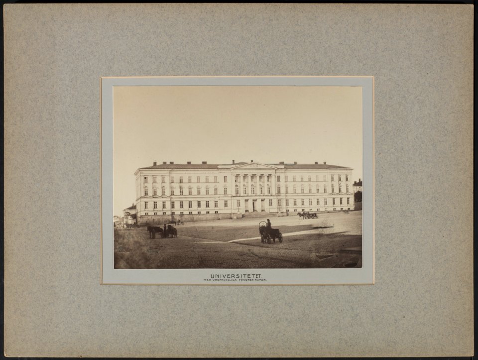 Aleksanterin yliopisto (Helsingin yliopisto) Senaatintorin länsireunalla, rakennuksessa alkuperäiset ikkunat - G29617 - hkm.HKMS000005-km003imf