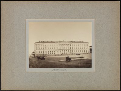 Aleksanterin yliopisto (Helsingin yliopisto) Senaatintorin länsireunalla, rakennuksessa alkuperäiset ikkunat - G29617 - hkm.HKMS000005-km003imf