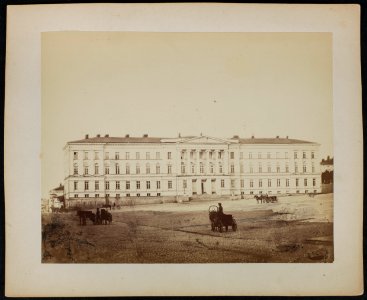 Aleksanterin yliopisto (Helsingin yliopisto) Senaatintorin länsireunalla, rakennuksessa alkuperäiset ikkunat - G29425 - hkm.HKMS000005-km003imu