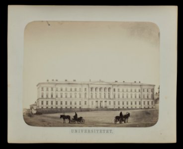 Aleksanterin yliopisto (Helsingin yliopisto) Senaatintorin länsireunalla, rakennuksessa alkuperäiset ikkunat - G29696 - hkm.HKMS000005-km00375w