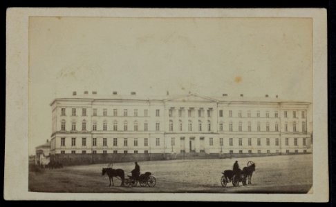 Aleksanterin yliopisto (Helsingin yliopisto) Senaatintorin länsireunalla, rakennuksessa alkuperäiset ikkunat - G29665 - hkm.HKMS000005-km003imy