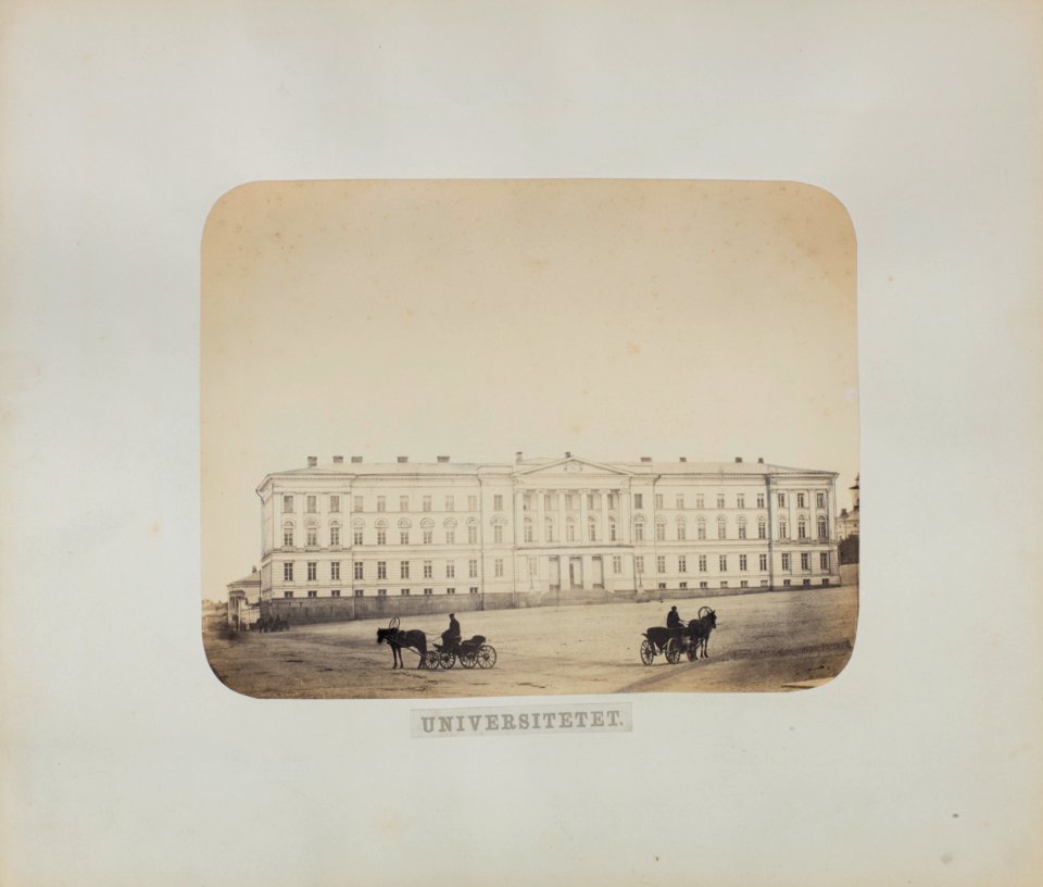 Aleksanterin yliopisto (Helsingin yliopisto) Senaatintorin länsireunalla, rakennuksessa alkuperäiset ikkunat - G29647 - hkm.HKMS000005-km003imw
