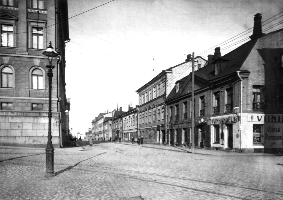 Aleksanterinkatu 18, 16, 14, 12. Sederholmin, Remanderin, Brummerin ja Balderin talot - N42024 - hkm.HKMS000005-km00301j