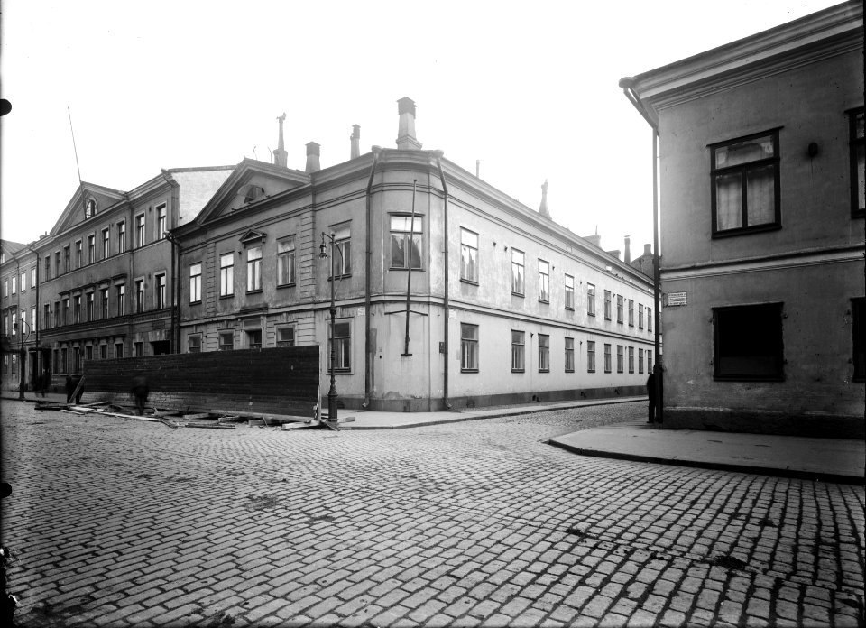Aleksanterinkatu 10. - Helenankatu 5. Aleksanterinkatu 8 - N1770 (hkm.HKMS000005-km003yco)