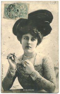 ALENÇON, Emilienne d' SIP; 42-7. Photo Reutlinger