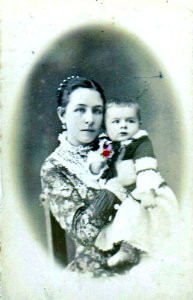 Alexandra Schneidewind mit Sohn Boris 1883 Moskau