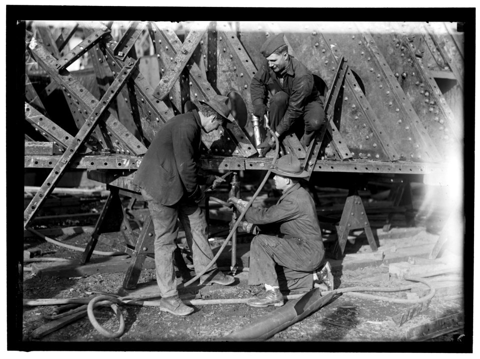 ALEXANDRIA SHIP YARDS. VIEWS LCCN2016869688