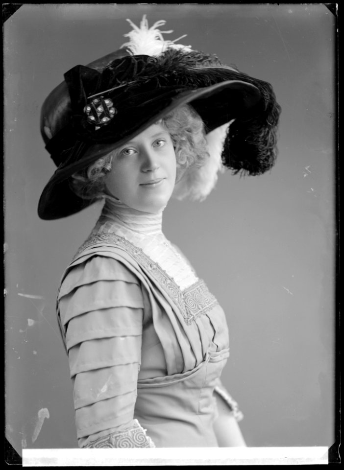 Alfhild André, porträtt - SMV - GA060b