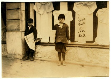 Alfred Brook, 200 W. Pottawotamie St. 8-year-old newsie. Everett Glin on the right - see 4768. LOC nclc.04033