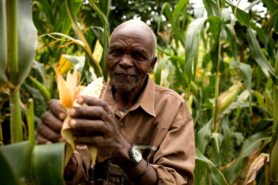 Alfred Masinde is proud to have tested a new variety of maize (8330551950)