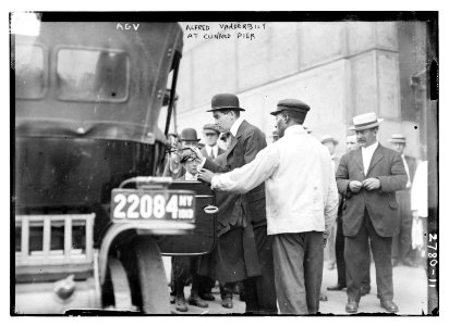 Alfred Vanderbilt at Cunard Pier LCCN2014693754