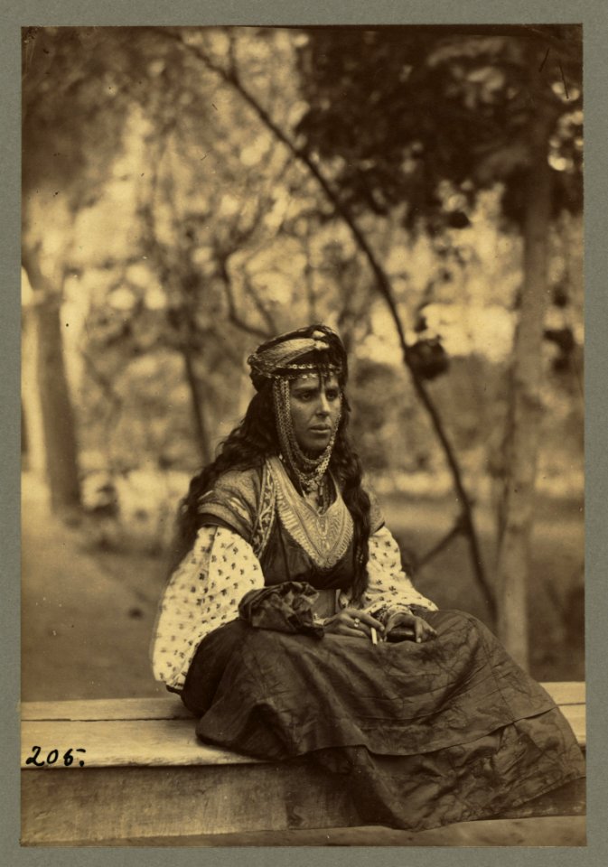 Algeria, Biskra woman LCCN2004670411