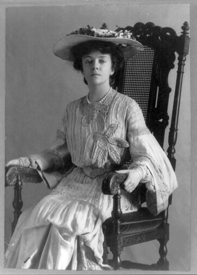 Alice (Roosevelt) Longworth, 1884- , three-quarter-length portrait, seated in chair, facing left LCCN2005691705