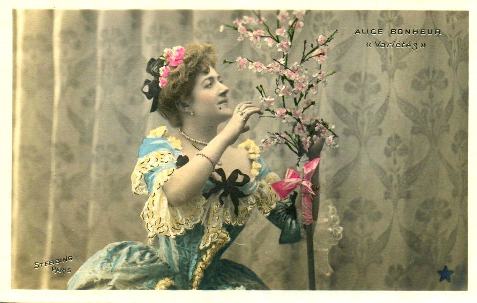 Alice Bonheur, avec fleurs