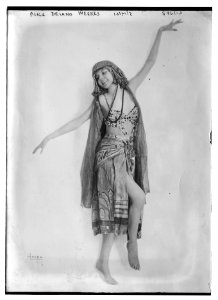 Alice Delano Weekes (dancing) LCCN2014712520