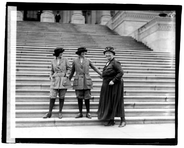 Alice Roberston & girls in knickers LOC npcc.04777