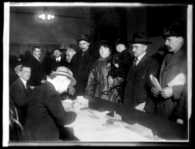 Aliens paying income tax LCCN2016851520