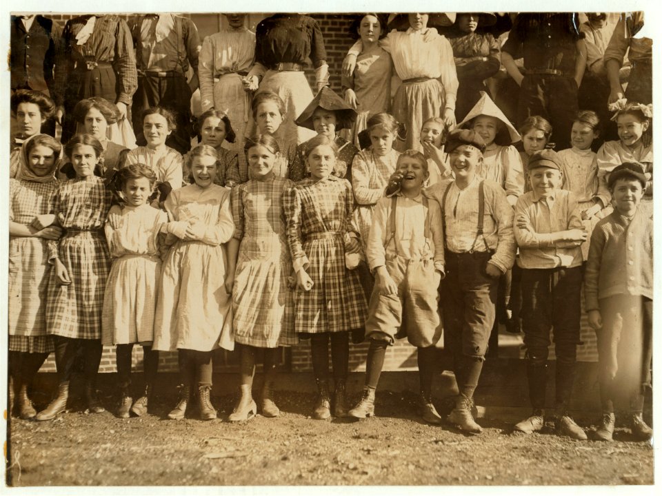 All are workers in Knoxville Knitting Mills. Smallest boy 'Ravels.' Smallest girl is a steady worker. LOC nclc.02018