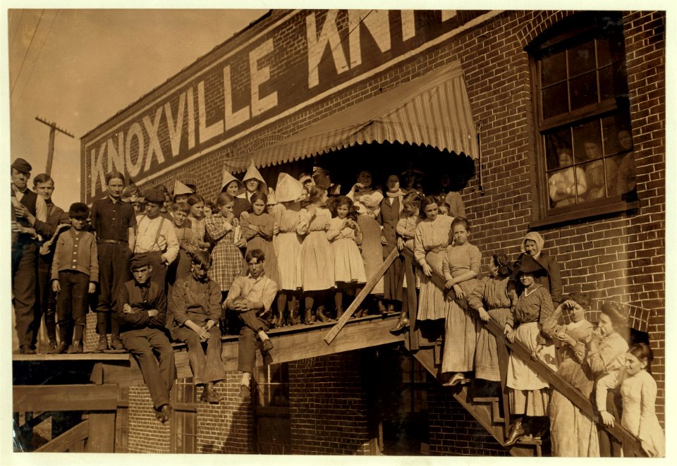 All are workers in Knoxville Knitting Mills. Smallest boy 'ravels,' smallest girl is a steady worker. LOC nclc.02022