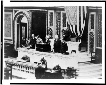 All hope for president's returning healthy. Rev. Henry N. Couden, chaplain of the House of Representatives, offering prayer in the House for the speedy recovery of President Wilson LCCN94503425
