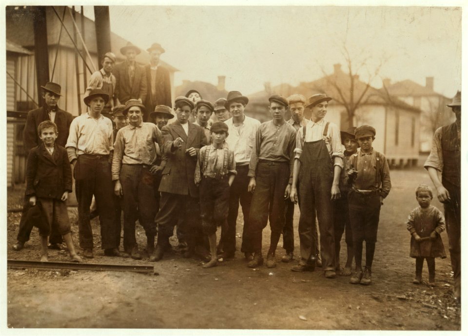 All these (except the baby) work in Avondale Mills. LOC nclc.01942