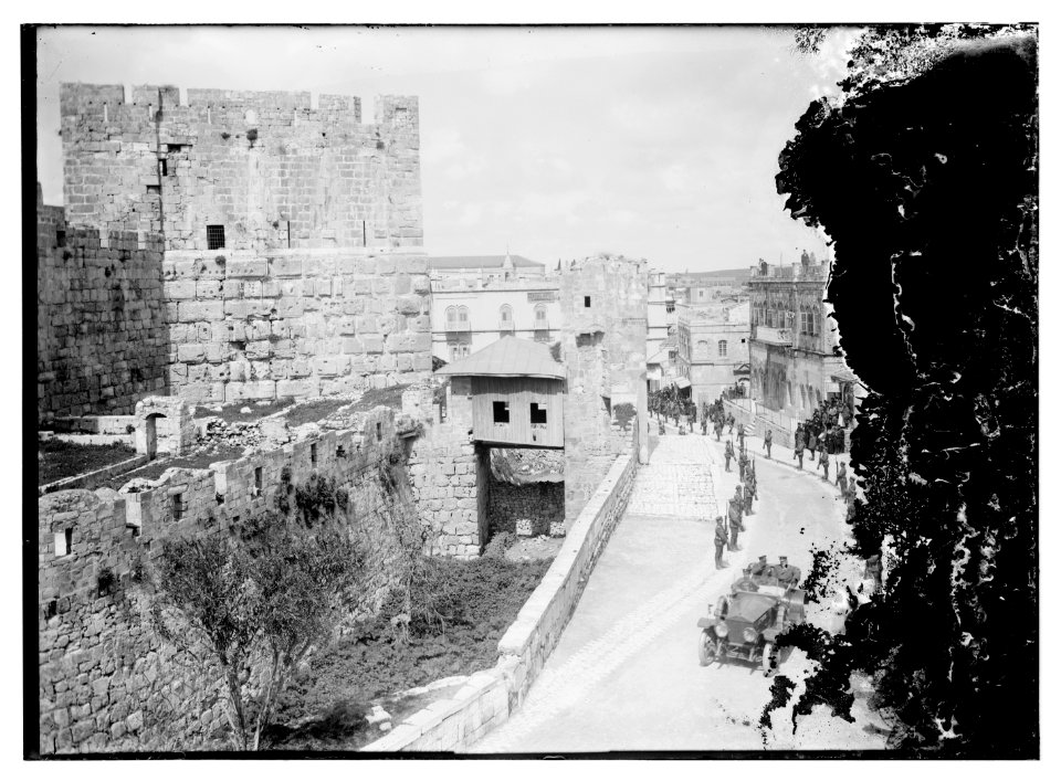 Allenby arriving to read proclamation at Tower of David LOC matpc.08013