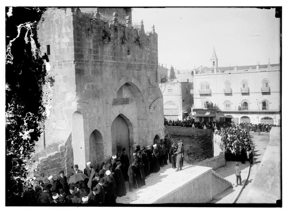 Allenby's proclamation being read in Jerusalem LOC matpc.08011