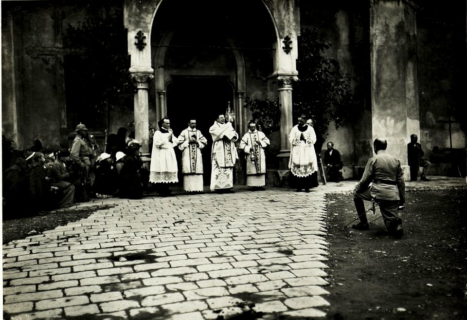 Allerhöchste Geburtstagsfeier. (18.8.1915.) Militärischer Gottesdienst. (BildID 15433827)