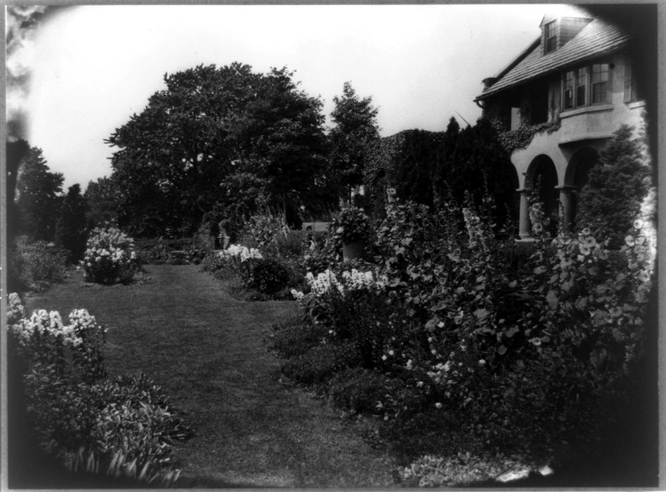 Allgater, the home of the Horatio Gates Lloyd family, formal gardens LCCN92500531