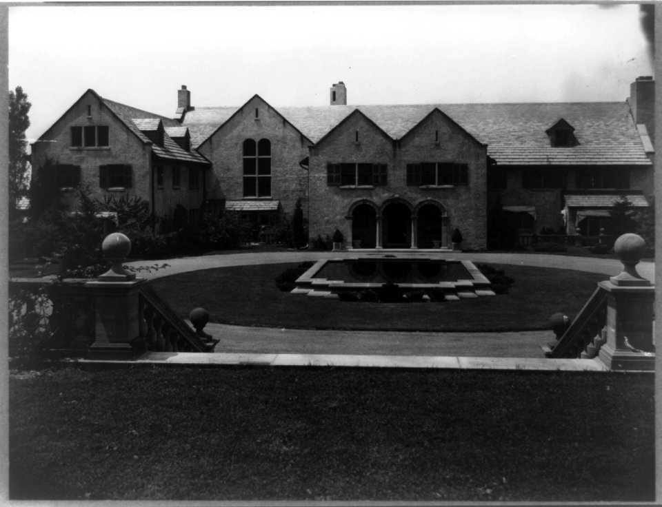 Allgater, the home of the Horatio Gates Lloyd family, exterior view LCCN92500533