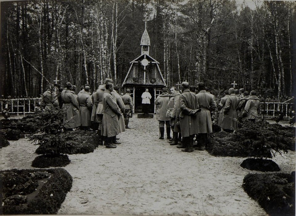 Allerheiligenmesse und Einweihung der Kapelle des Honved Infanterie Regiments Nummer 8 in Moszczanica. aufgenommen am 1. XI.1915 (BildID 15455947)
