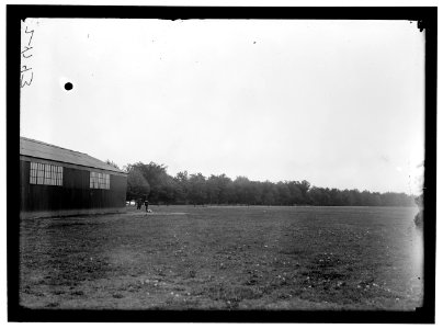 ALLIED AIRCRAFT DEMONSTRATION AT POLO GROUNDS. HANGARS; PLANES, AVRO AND CURTIS BEING CONDITIONED LCCN2016869215