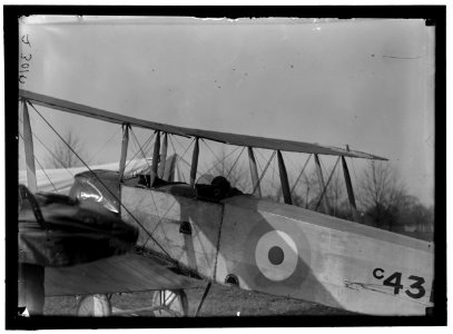 ALLIED AIRCRAFT. DEMONSTRATION AT POLO GROUNDS. COL. CHARLES E. LEE, BRITISH AVIATOR, WITH AVRO TRAINING PLANE DESIGNED BY A.V. ROE OF ENGLAND LCCN2016868902