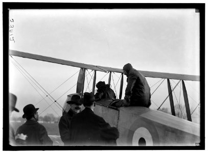 ALLIED AIRCRAFT. DEMONSTRATION AT POLO GROUNDS. COL. CHARLES E. LEE, BRITISH AVIATOR, WITH AVRO TRAINING PLANE DESIGNED BY A.V. ROE OF ENGLAND LCCN2016868904